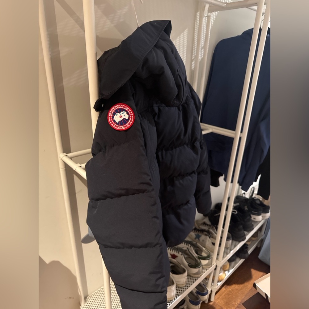 Canada Goose Macmillan

Dark Blue Navy

Mint Condition

Size XL: Fits XL and L